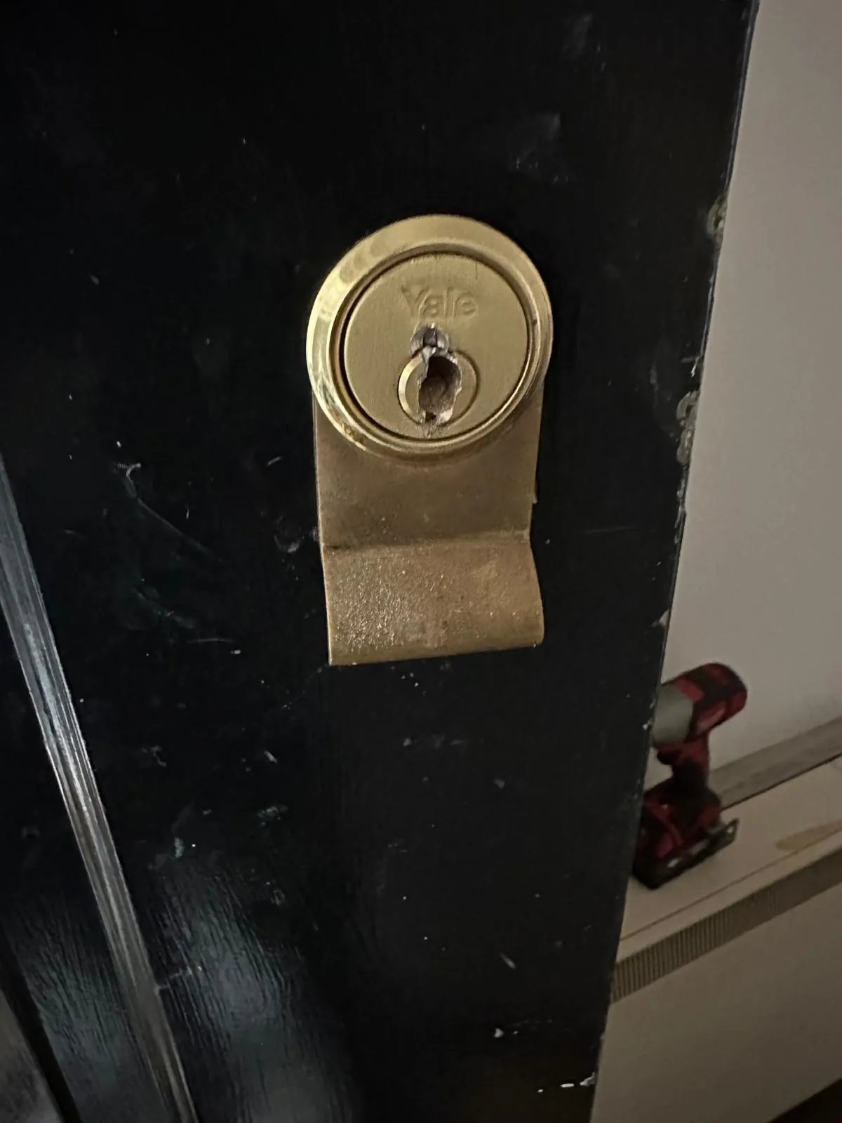 Cylinder in a dark door